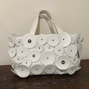 Gorgeous AUTHENTIC COLE  HAAN Off white hand bag